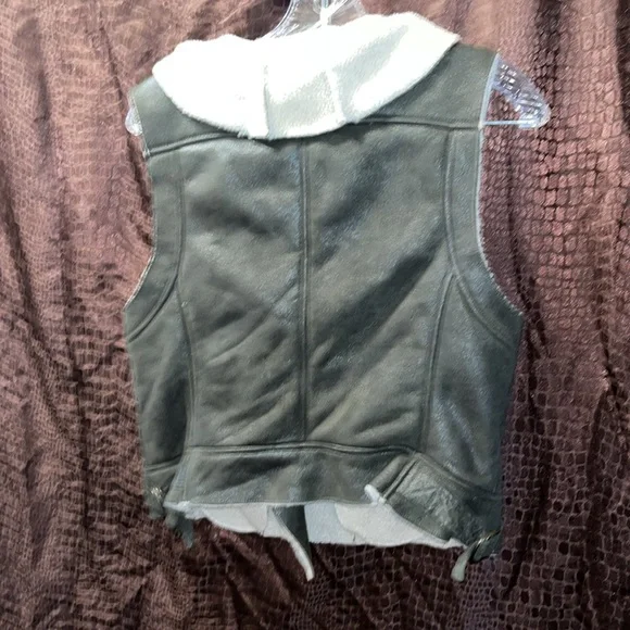 Guess Vest - Picture 4 of 11